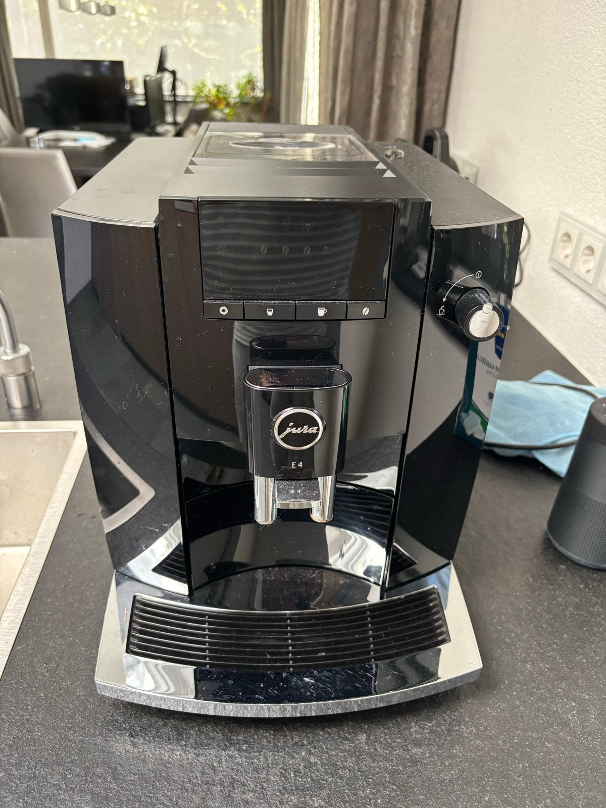 Jura E4 volautomatische espressomachine - Zwart, Ophalen, Afneembaar waterreservoir, Espresso apparaat, Koffiebonen