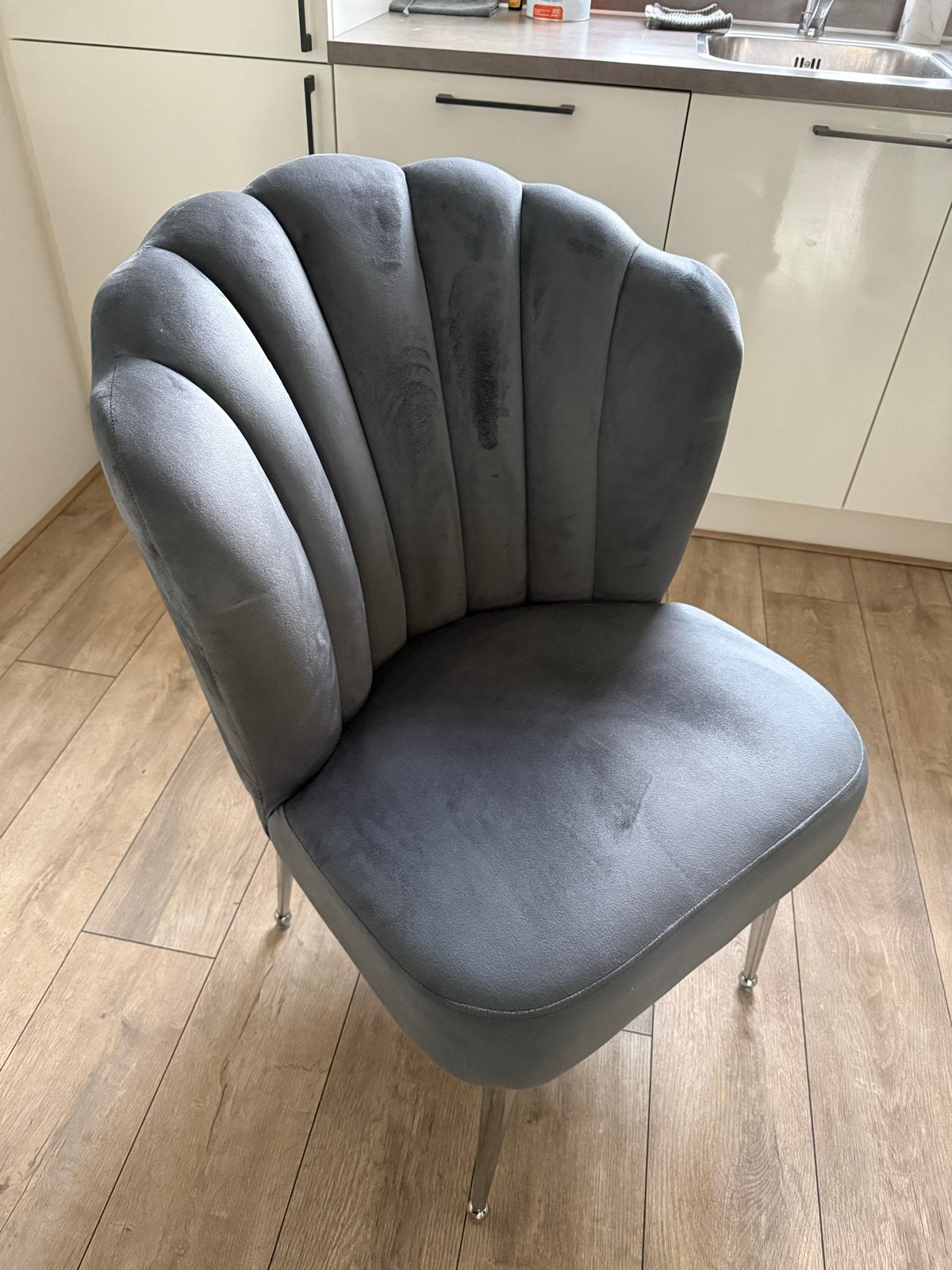 4 zo goed als nieuwe schelp stoelen zilver/grijs, Ophalen, Zo goed als nieuw, Vier, Stof