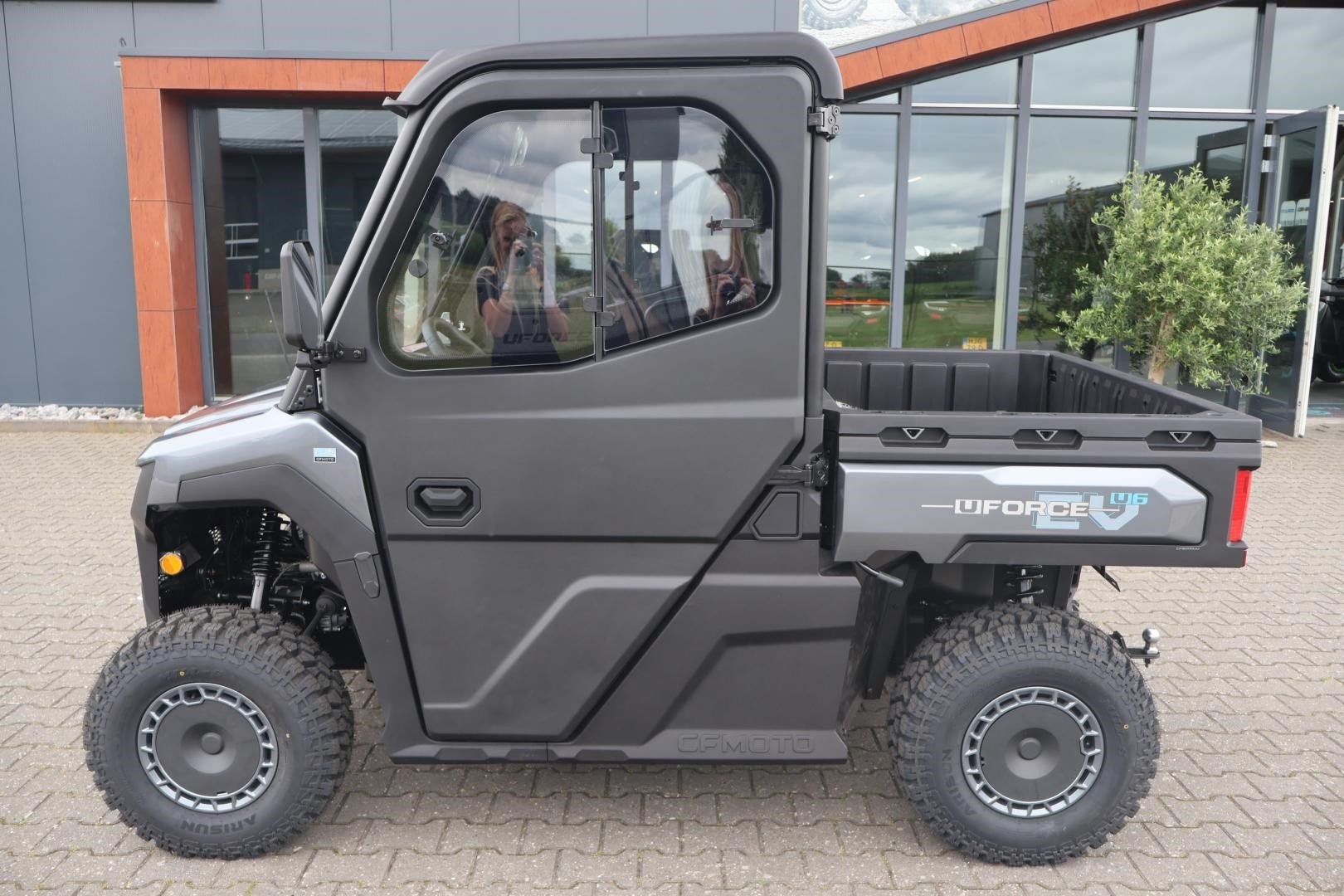 CFMOTO EV UFORCE 600 L7E ALL-TERRAIN SSV EV CFMOTO L7E Kente, Mooof cf moto benelux, Rijksweg 440
8710  Wielsbeke, BE, Overig