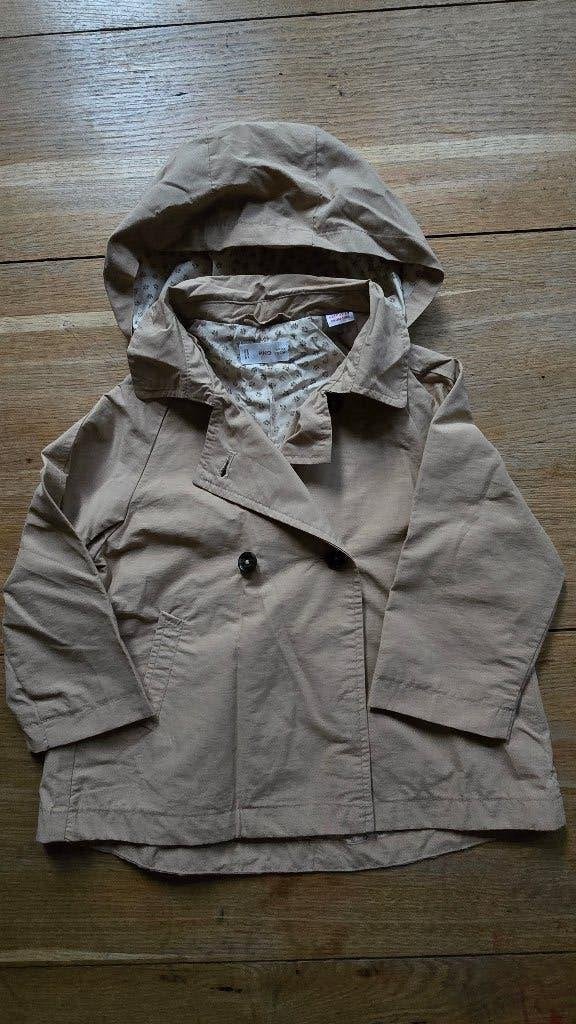 Nieuwe beige trenchcoat Mango - maat 98, Kinderen en Baby's, Meisje, Nieuw, Mango, Ophalen of Verzenden