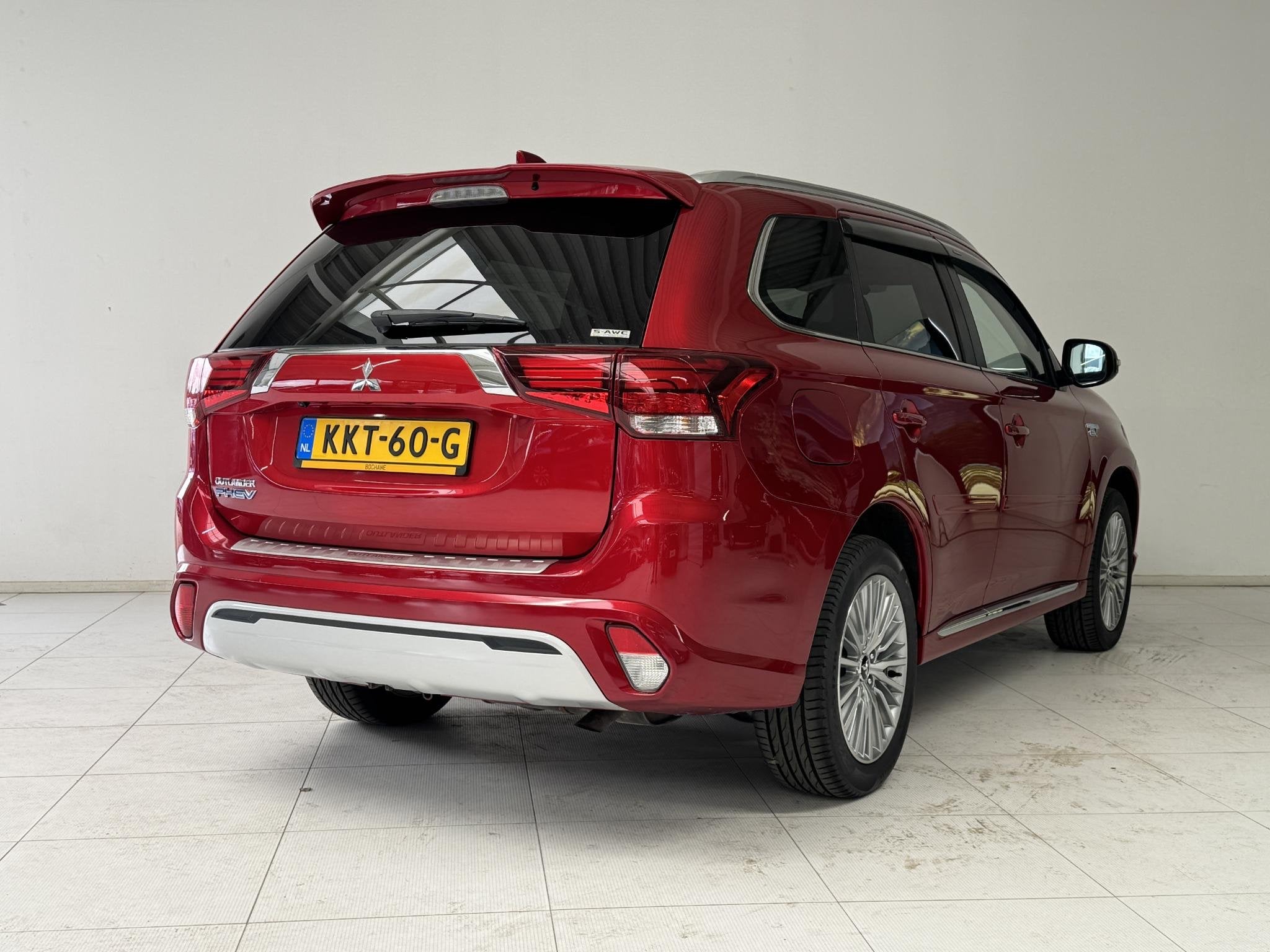 Mitsubishi Outlander 2.4 PHEV Intense | Trekhaak | Navigatie, Auto's, Automaat, 4 cilinders, Plug-in hybride, Bedrijf
