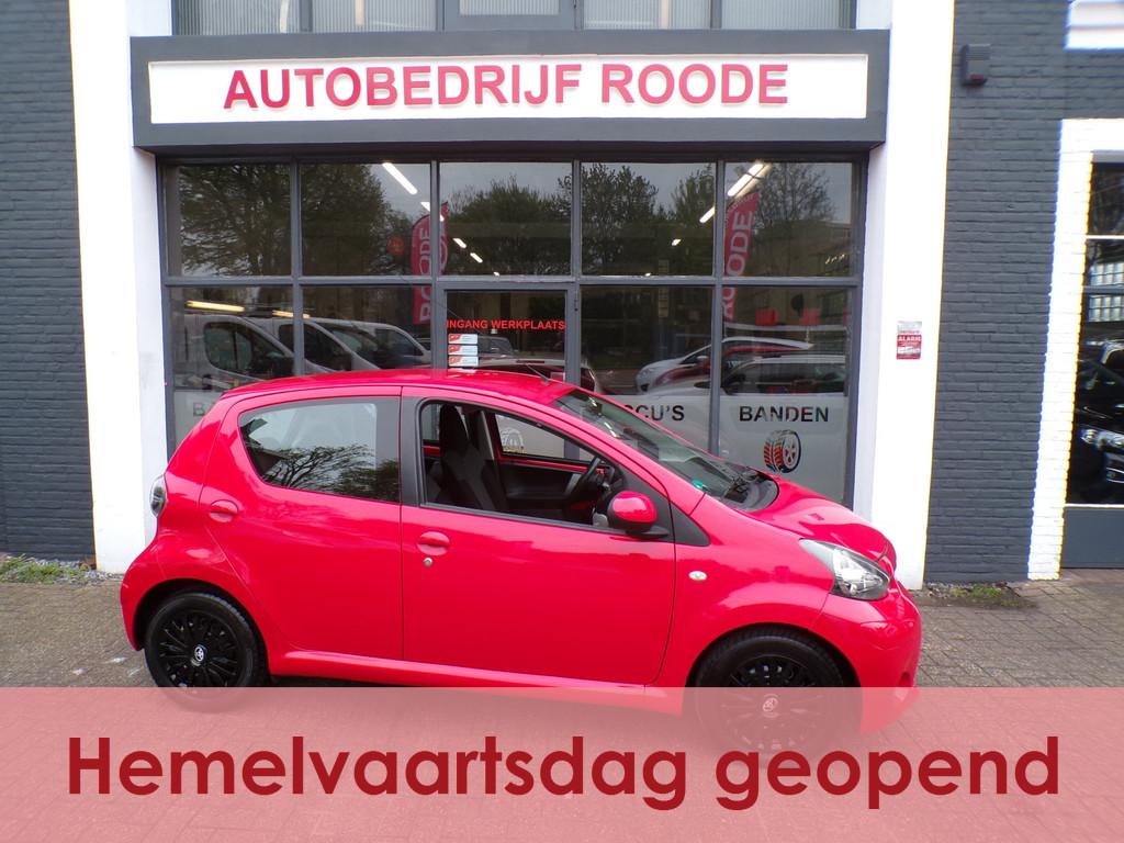 Toyota Aygo 1.0-12V Automaat Comfort Navigator AIRCO!, Gebruikt, Met garantie (alle), 4 stoelen, 68 pk