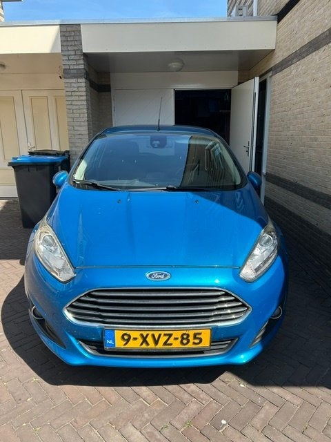 Ford Fiësta 1.0 Titanium 100PK 5D 2014 Blauw plus trekhaak, Voorwielaandrijving, Stof, 40 €/maand, Blauw