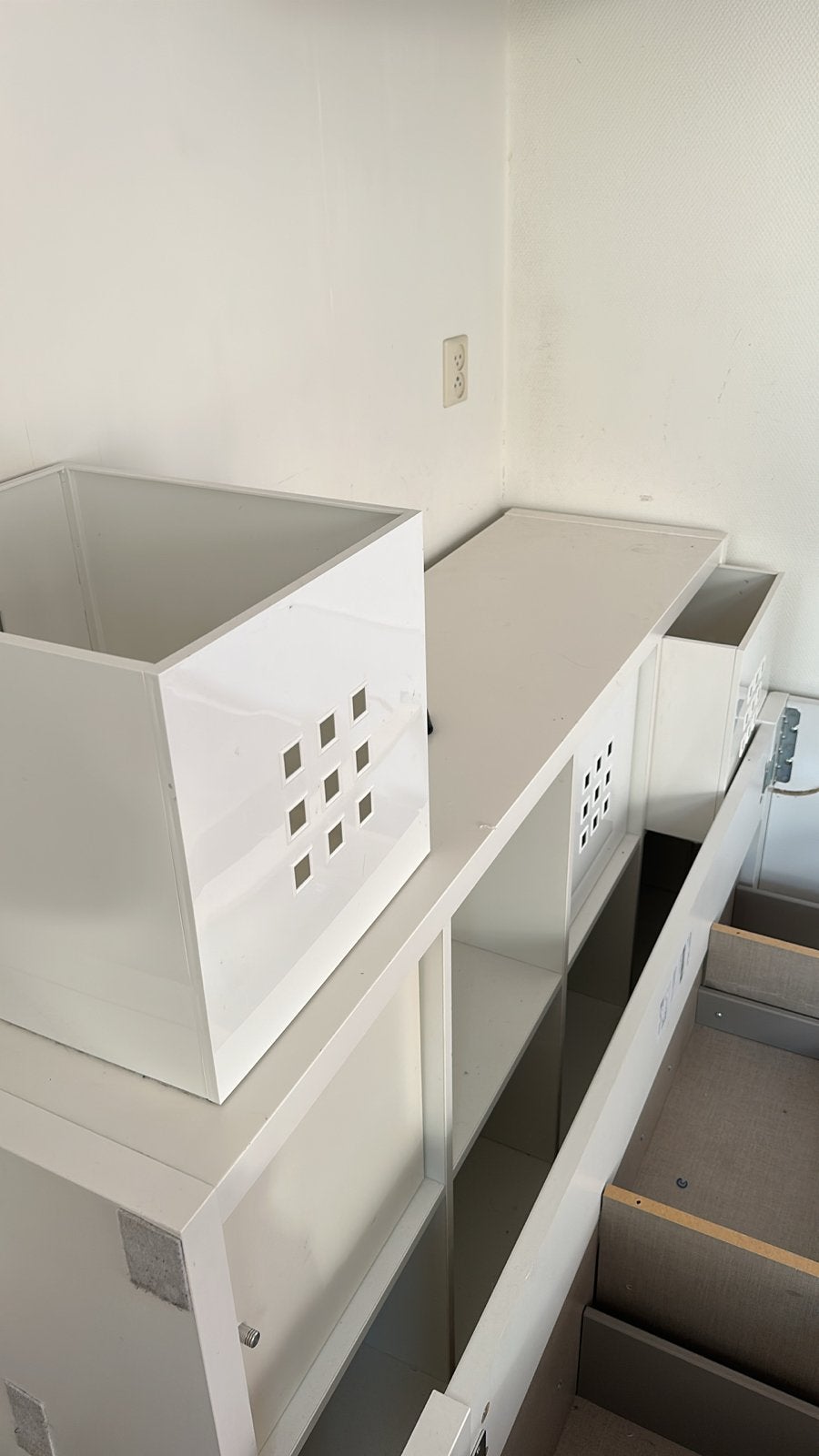 Witte IKEA Besta Kast met Lades en Opbergboxen, Ophalen, Kunststof, Gebruikt, 100 tot 150 cm