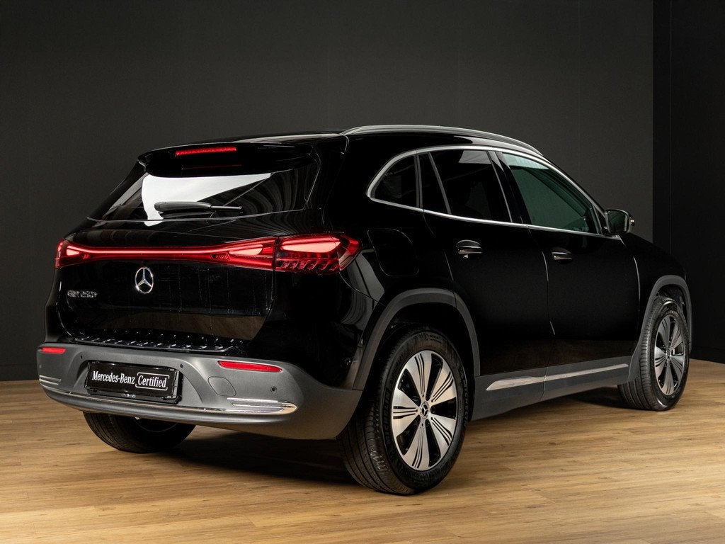 Mercedes-Benz EQA 250+ Business Solution 71 kWh Panorama dak, Auto's, Mercedes-Benz, Gebruikt, Zwart, 445 min, Leder en Stof