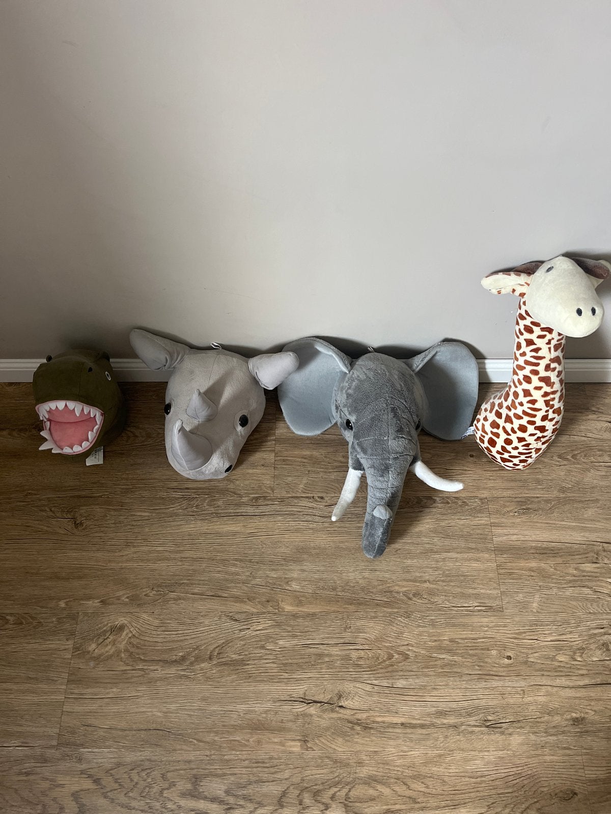 Knuffel dierenkoppen voor aan de muur kinderkamer, Ophalen, Gebruikt, Dinosaurus, Grijs