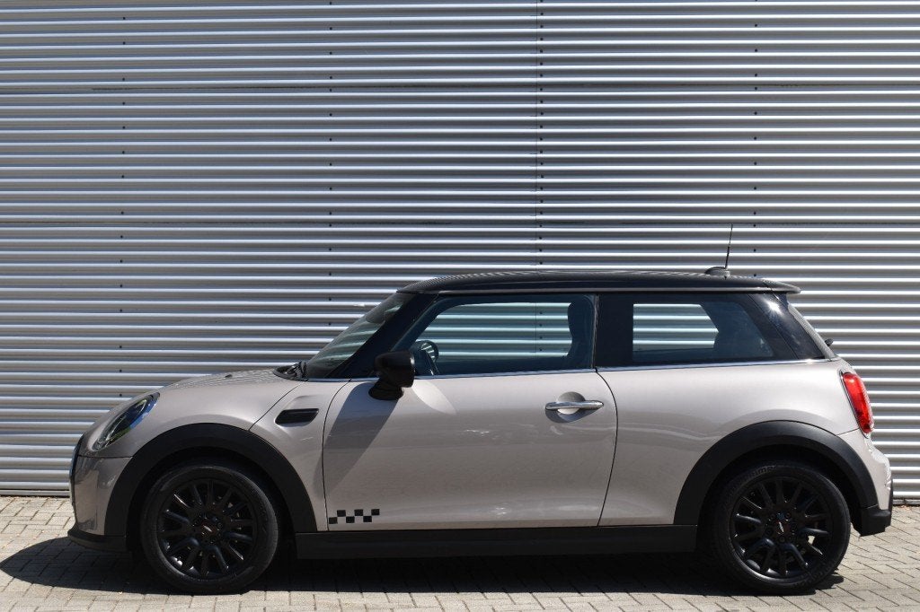 Mini COOPER 1.5 COOPER BUSINESS EDITION / DEALERONDERHOUDEN, Auto's, Mini, Voorwielaandrijving, 136 pk, Gebruikt, Euro 6