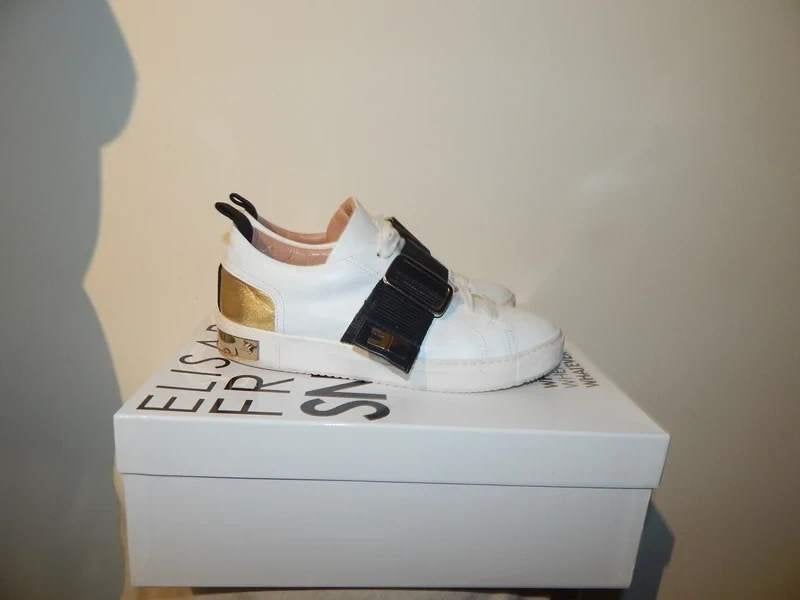 Elisabetta Franchi witte leren sneakers band gouden details, Wit, Sneakers of Gympen, Gedragen, Elisabetta Franchi