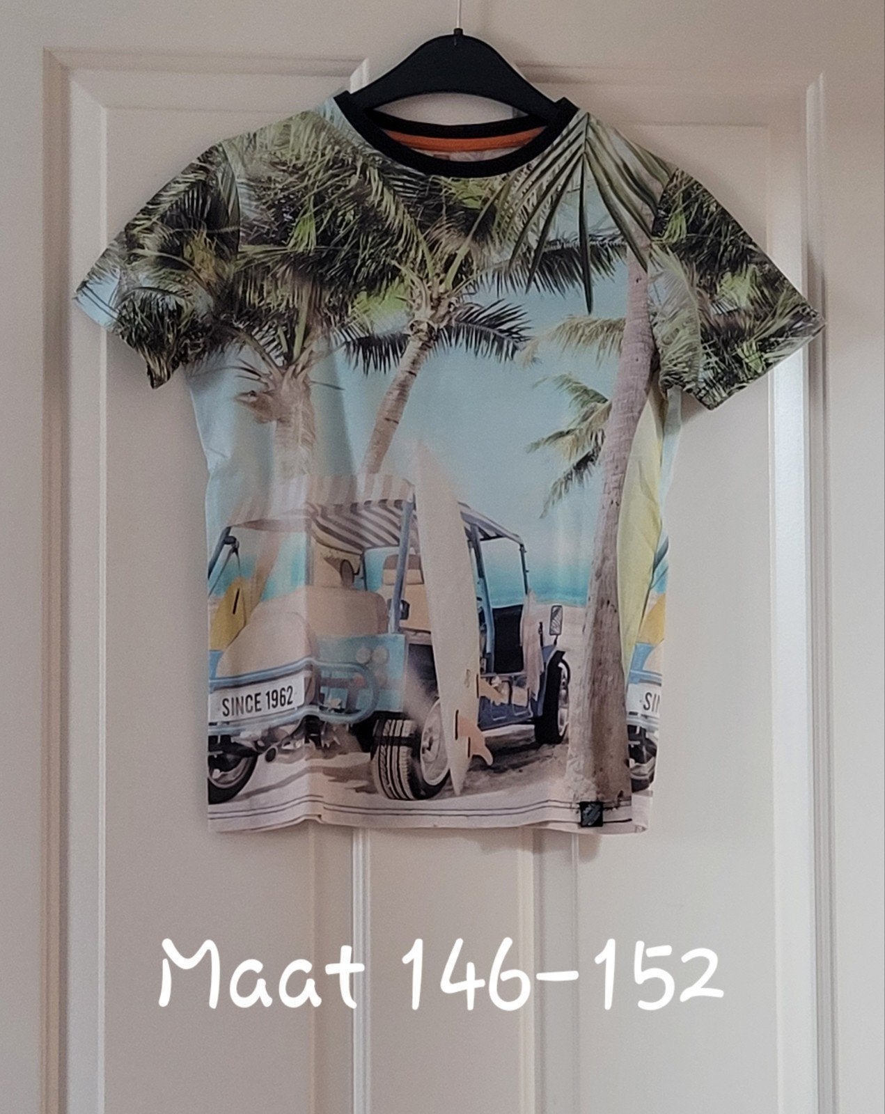 Tshirt met auto en palmbomen maat 146-152, Kinderen en Baby's, Kinderkleding | Maat 146, Gebruikt, Ophalen of Verzenden, Shirt of Longsleeve