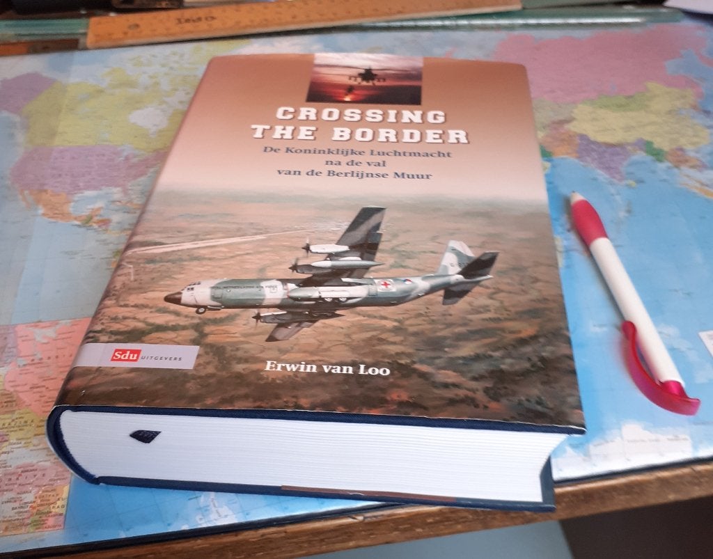 Crossing the border  750 pag.   Dus dik en nieuw, Verzenden, Nieuw, Boek of Tijdschrift