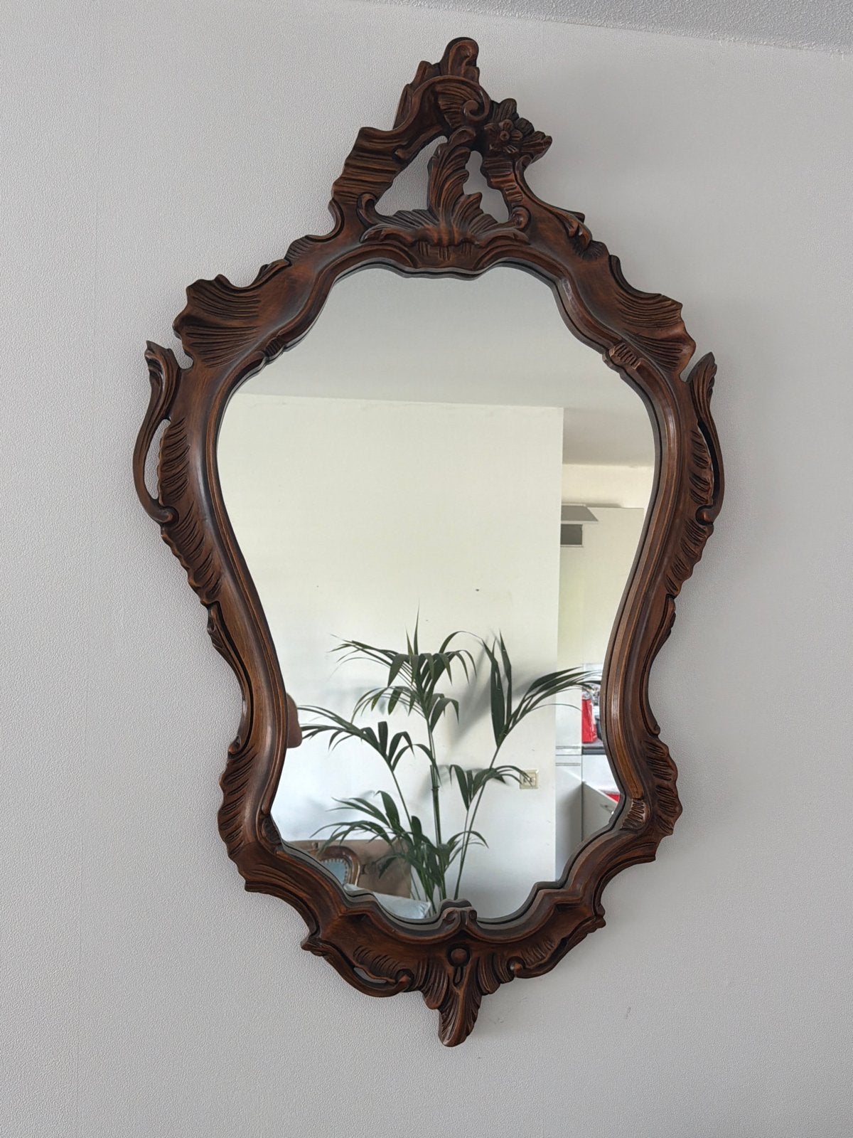 Antieke spiegel met sierlijk houten frame, Ophalen, Overige vormen, 50 tot 100 cm, 100 tot 150 cm