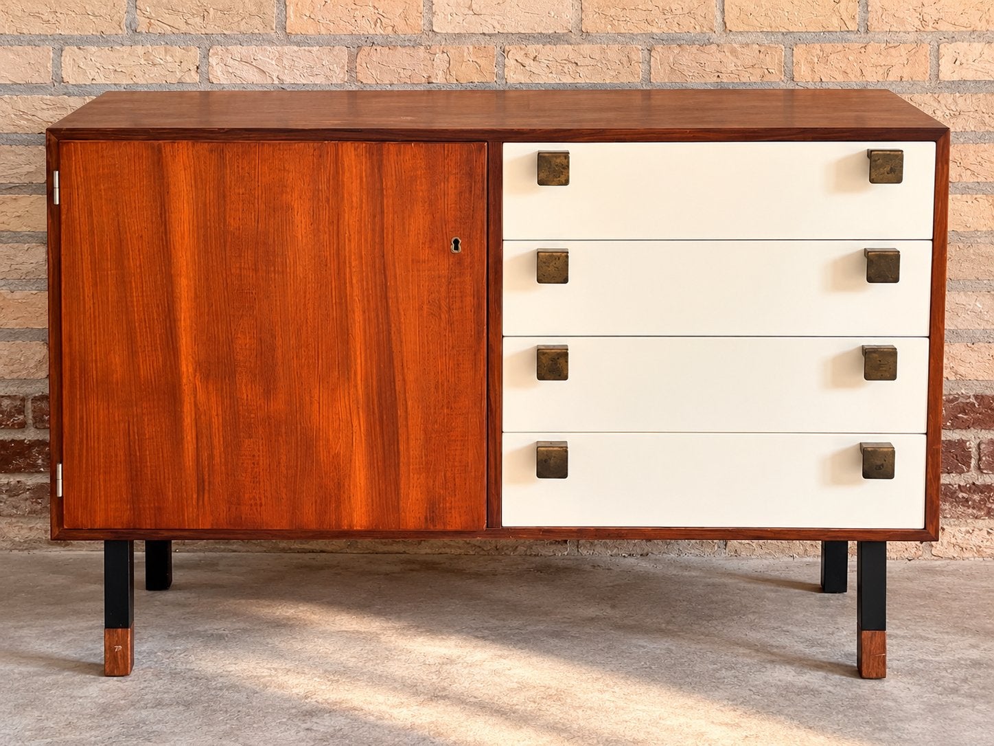 Foto 2 van Vintage kastje / dressoir – jaren 60/70