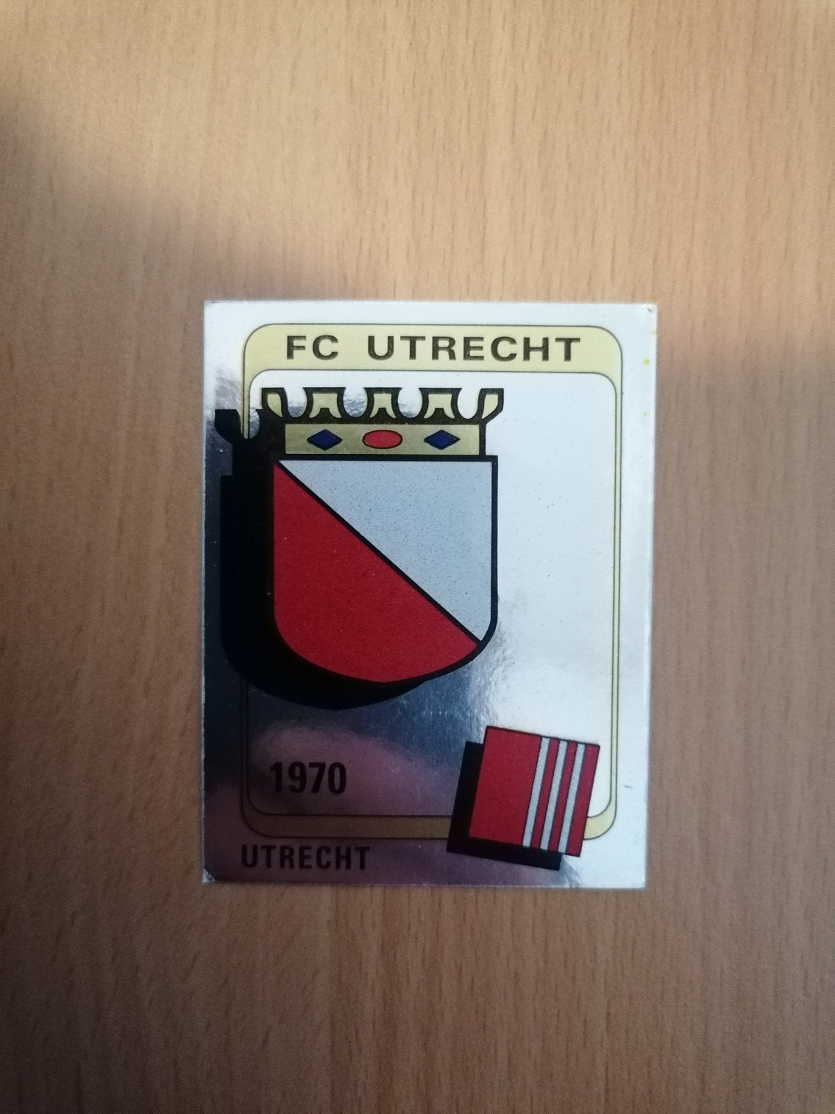 Panini Voetbal 84 #260 FC Utrecht embleem., Verzamelen, Ophalen of Verzenden, Zo goed als nieuw, F.C. Utrecht, Poster, Plaatje of Sticker
