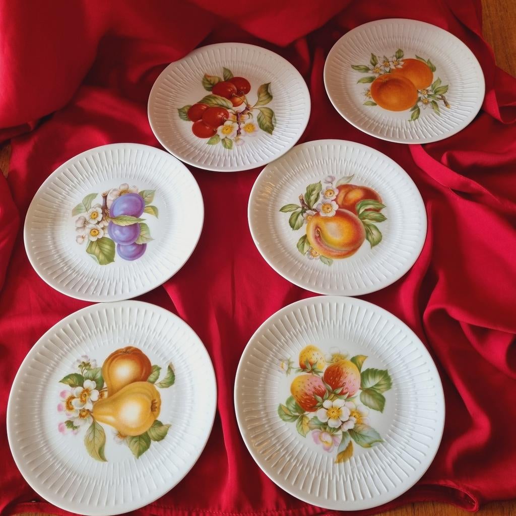 Hutschenreuther Apart gebaksbord met fruitdecoratie., Ophalen of Verzenden, Zo goed als nieuw, Bord(en), Overige stijlen