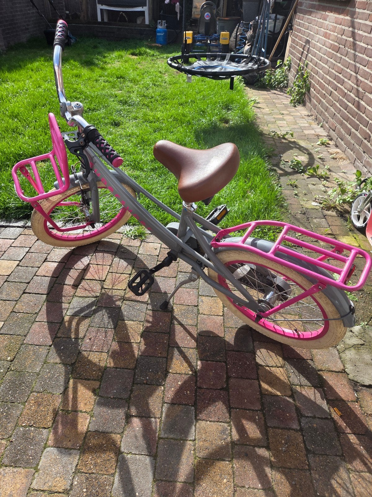 Supersuper Lola kinderfiets - grijs met roze accenten, Fietsen en Brommers, Ophalen, Terugtraprem, Gebruikt, Super Super Lola