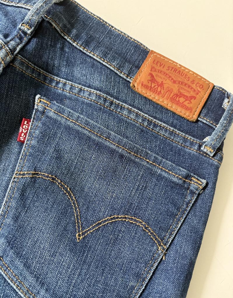Levi's 710 - Super Skinny - Maat 29, Kleding | Dames, Spijkerbroeken en Jeans, Blauw, Ophalen of Verzenden, Zo goed als nieuw