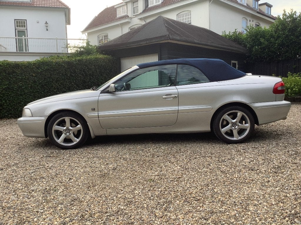 Volvo C70 2.4 T Cabrio AUT 2002 zilver 2de eigenaar 43.000km, Auto's, Volvo, Automaat, Cabriolet, 2435 cc, Grijs