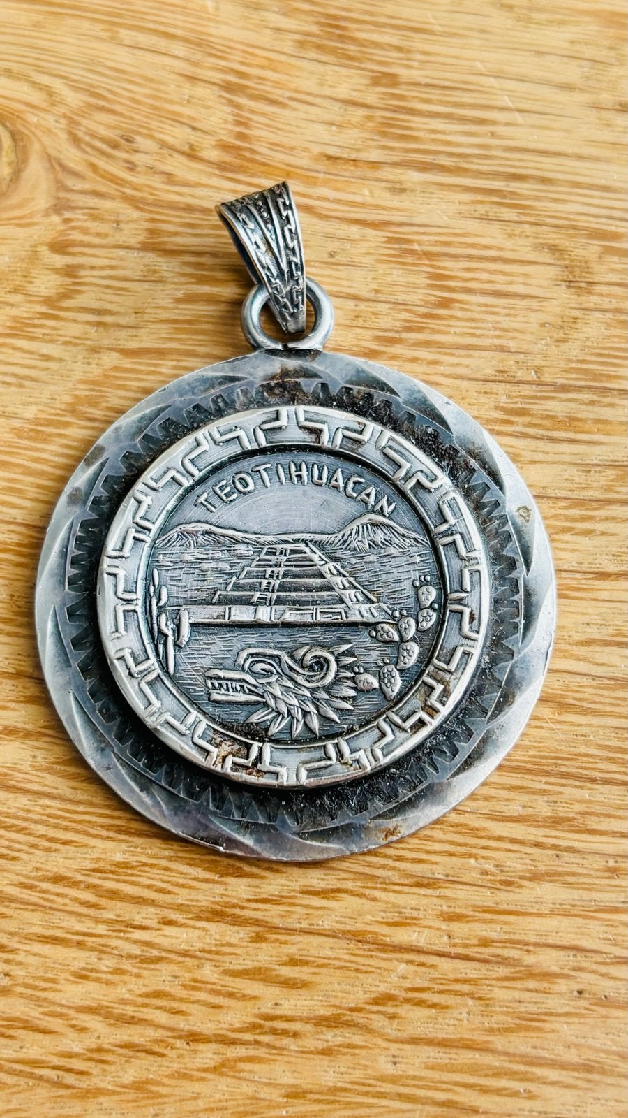 Zilveren Teotihuacan Hanger - Azteekse Kalender & Piramide, Gebruikt, Overige voorstellingen, Ophalen of Verzenden, Zilver