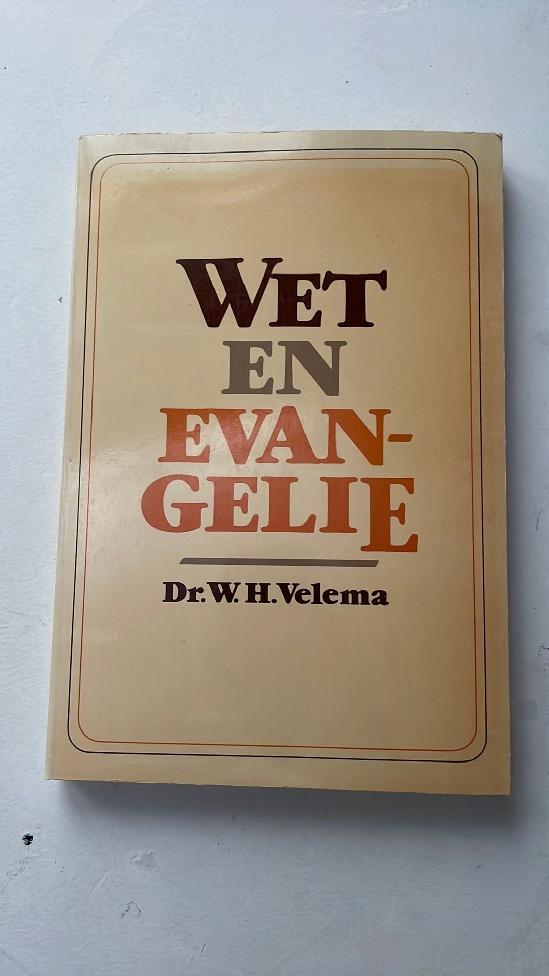 Wet en evangelie, Ophalen of Verzenden, Zo goed als nieuw