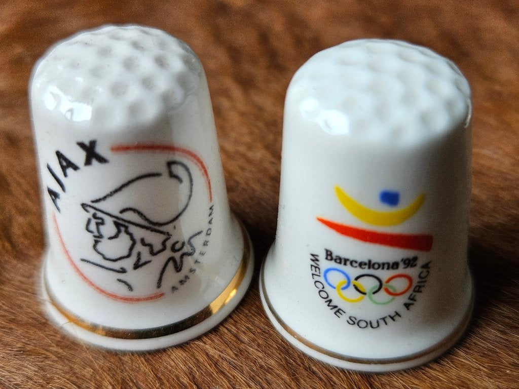 Vingerhoed voetbalclubs, Koningshuis, Klederdracht, Verzamelen, Vingerhoedjes, Ophalen of Verzenden, Nieuw