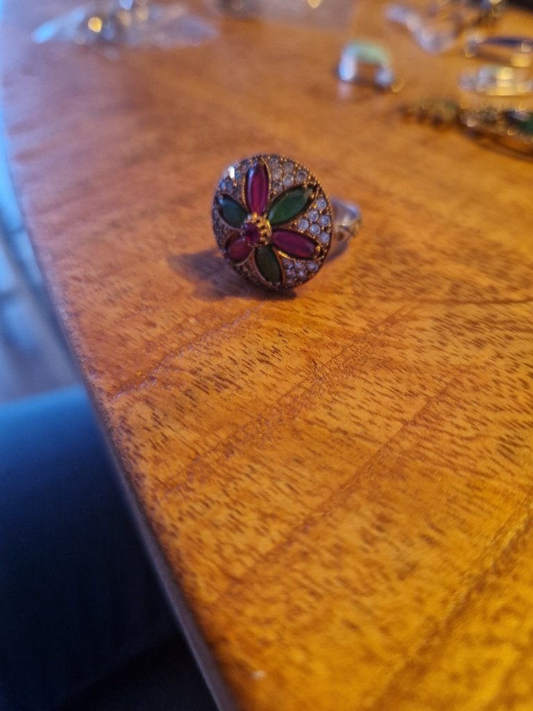 Antieke, zilveren ring met smaragd/robijn. Maat 16,5., Ophalen of Verzenden, Zilver, Ring, Met edelsteen