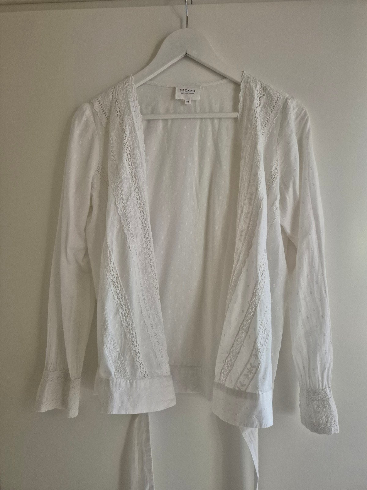 SÉZANE Witte Blouse met Kant en Borduurwerk maat 38, Maat 38/40 (M), Wit, Ophalen of Verzenden, Zo goed als nieuw