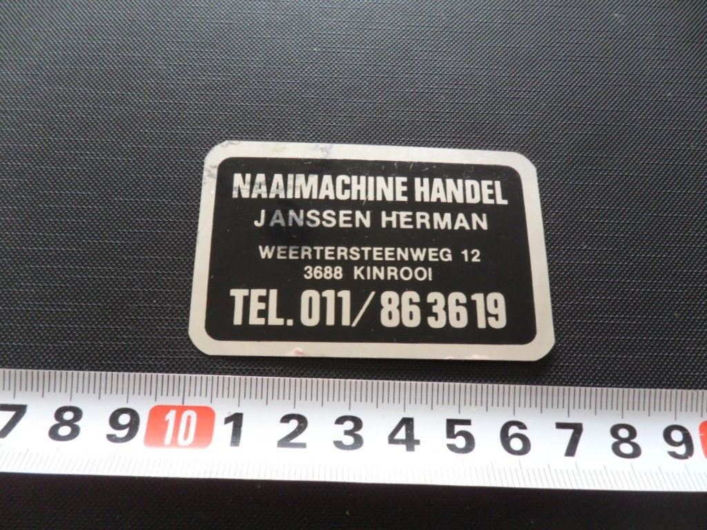 sticker België Kinrooi Janssen Hermans Naaimachine Handel, Ophalen, Zo goed als nieuw