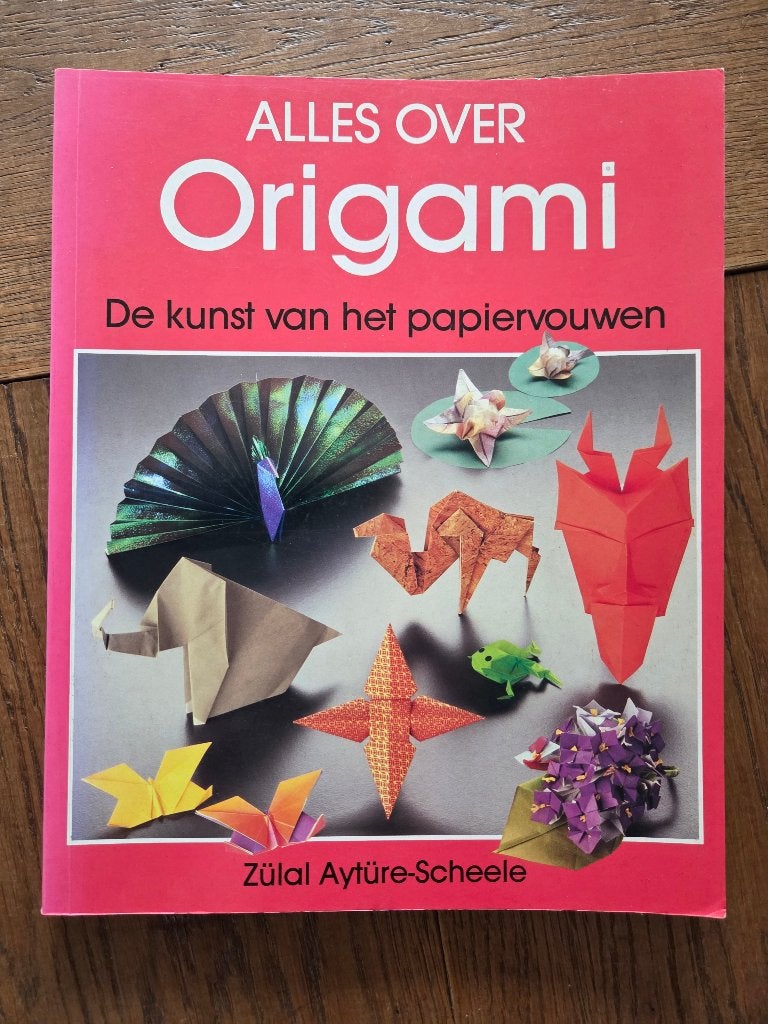 Alles over Origami door Zülal Aytüre-Scheele, Gelezen, Ophalen of Verzenden, Zülal Aytüre-Scheele, Scrapbooking en Knutselen