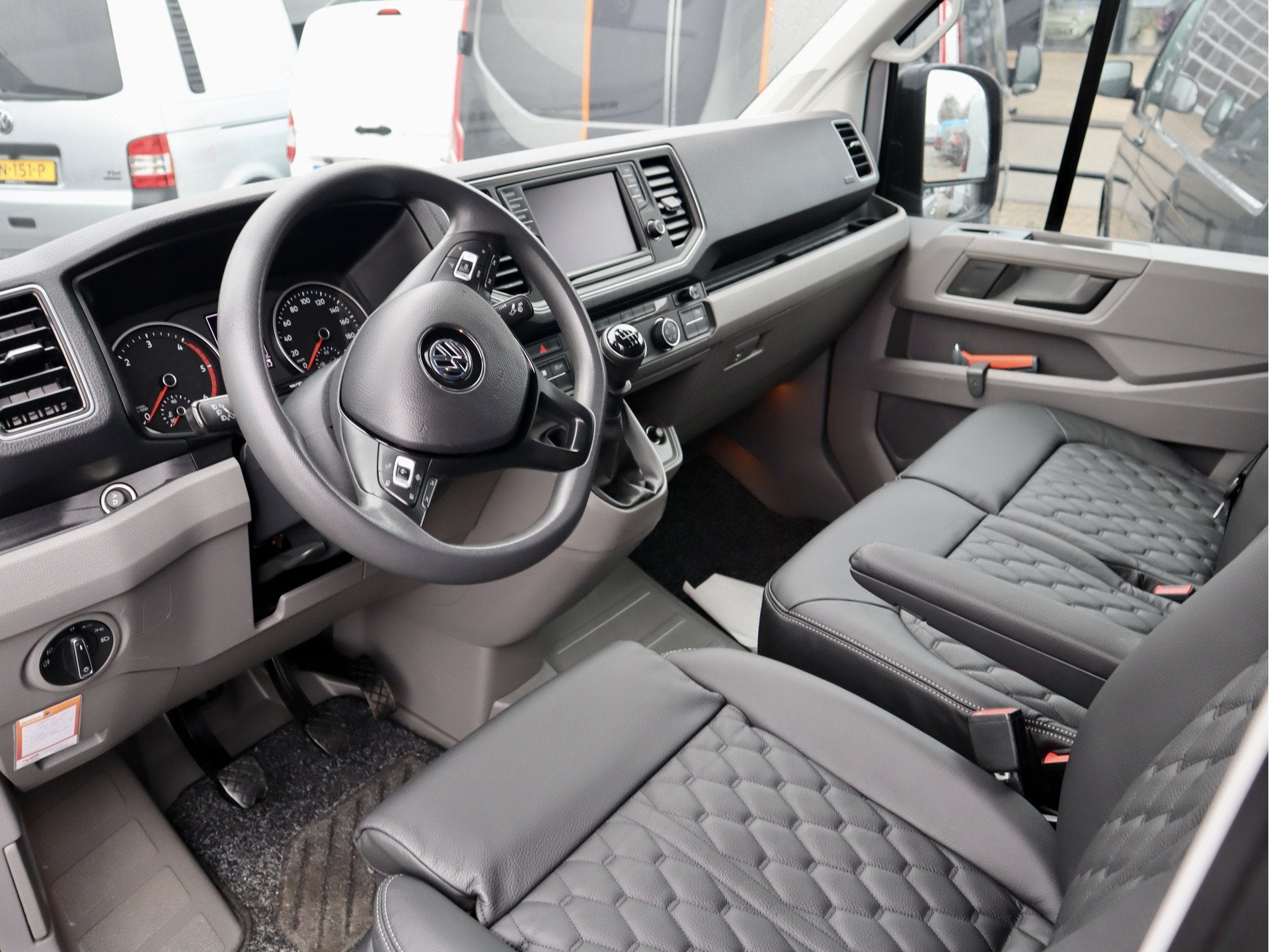 Volkswagen Crafter 35 2.0 TDI DUBBELE CABINE (bj 2019), Voorwielaandrijving, Gebruikt, 4 cilinders, Lichtsensor