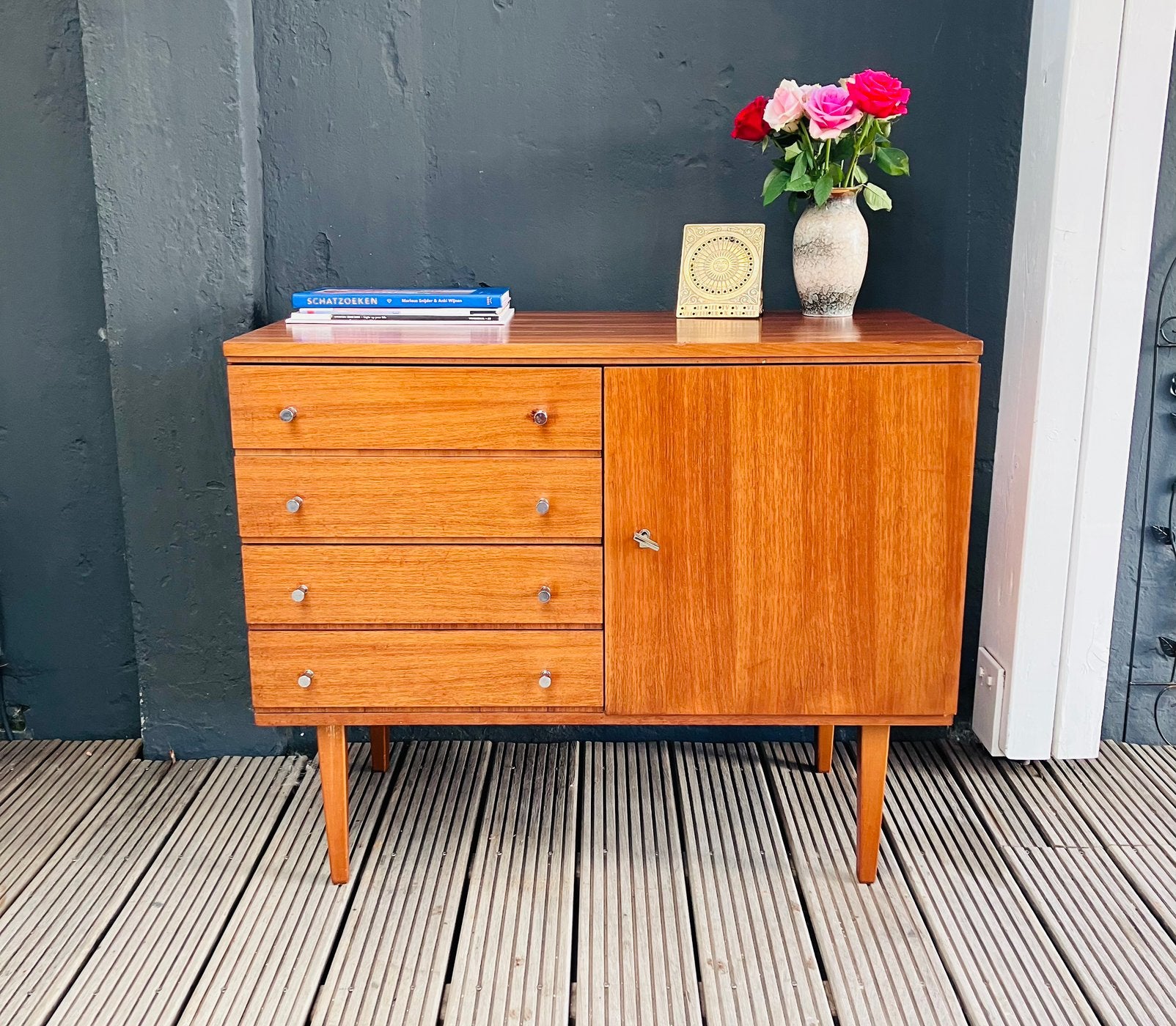 Vintage dressoir van teak, Ophalen, Met deur(en), 50 tot 100 cm, Zo goed als nieuw
