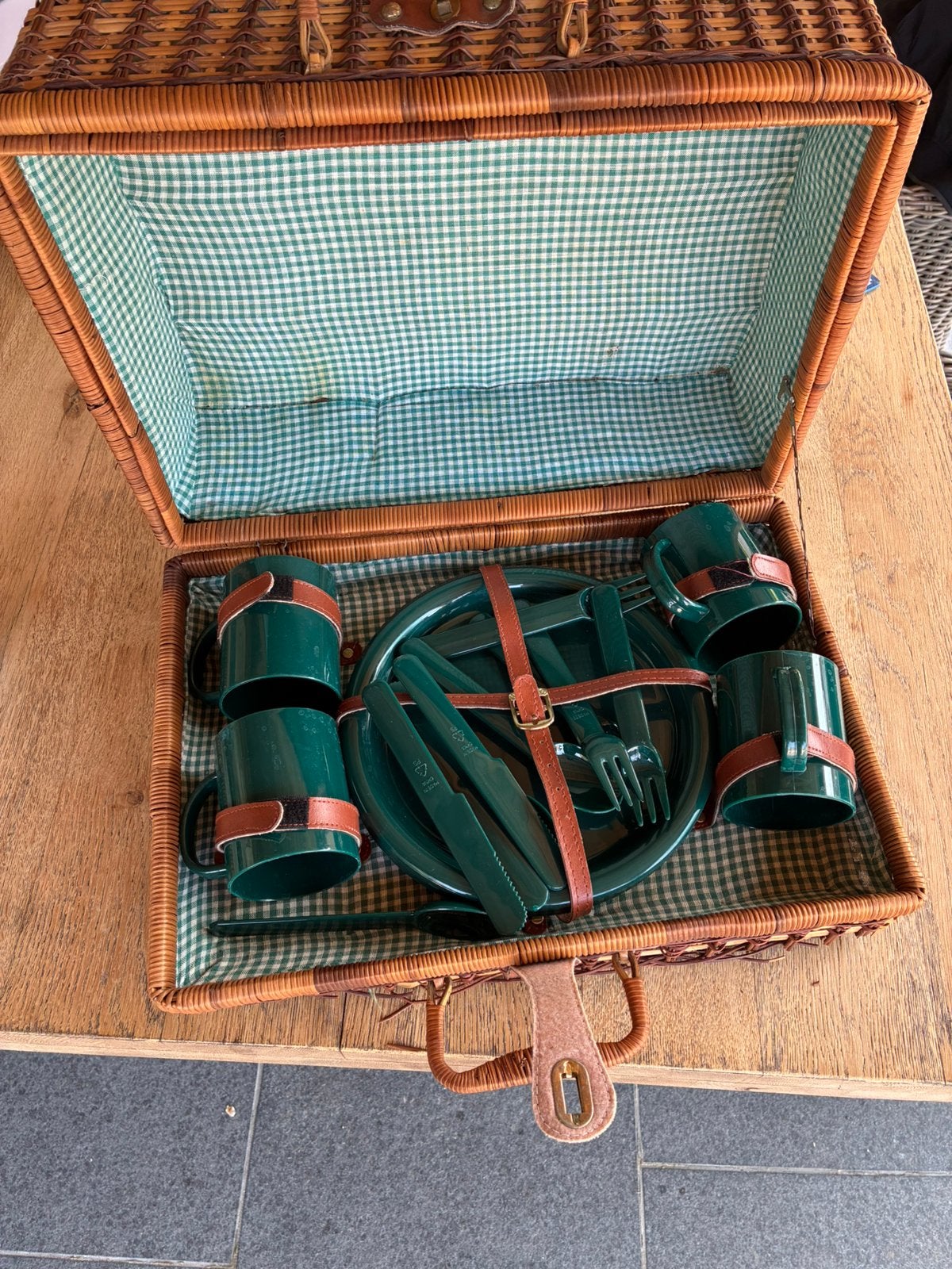 Picknick mandje, Ophalen