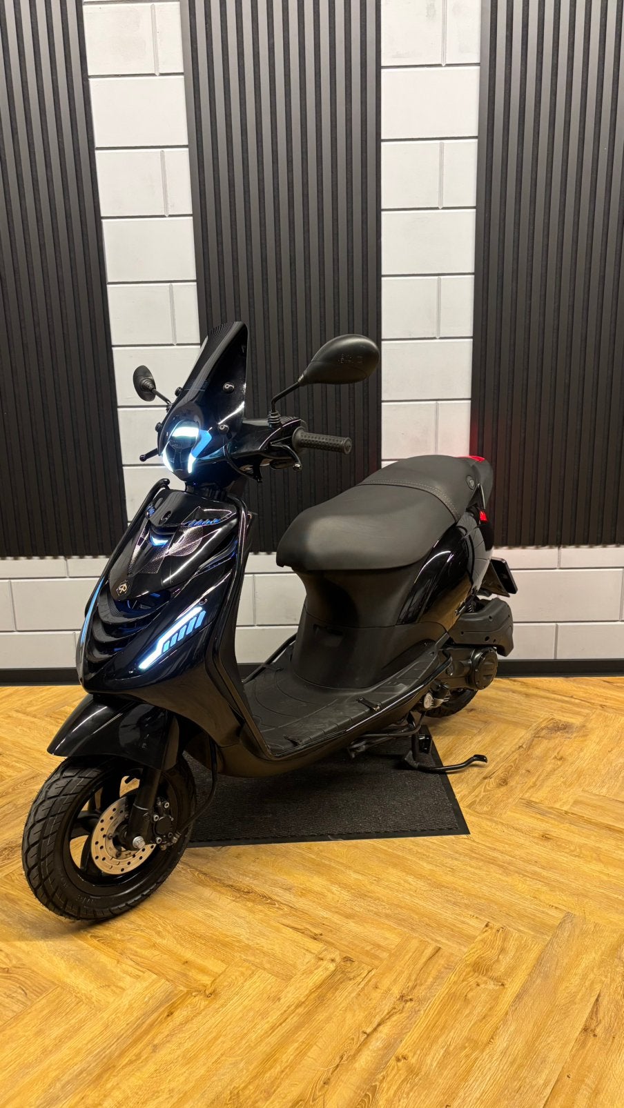 PIAGGIO ZIP 3V 4T BROM 2021 FULL OPTION GLANS ZWART, Fietsen en Brommers, Scooters | Piaggio, Maximaal 45 km/u, Zip, Ophalen of Verzenden