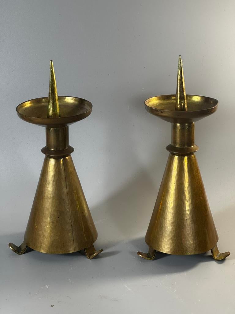 Paar altaarkandelaars, Amsterdamse school, Ophalen of Verzenden, Koper of Brons