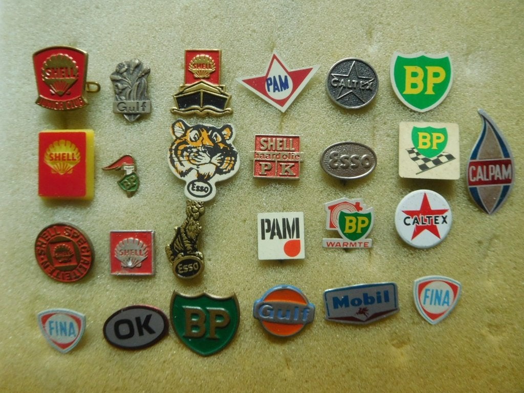 25 brandstof speldjes samen voor 5 euro, Verzamelen, Speldjes, Pins en Buttons, Ophalen of Verzenden, Gebruikt, Overige onderwerpen