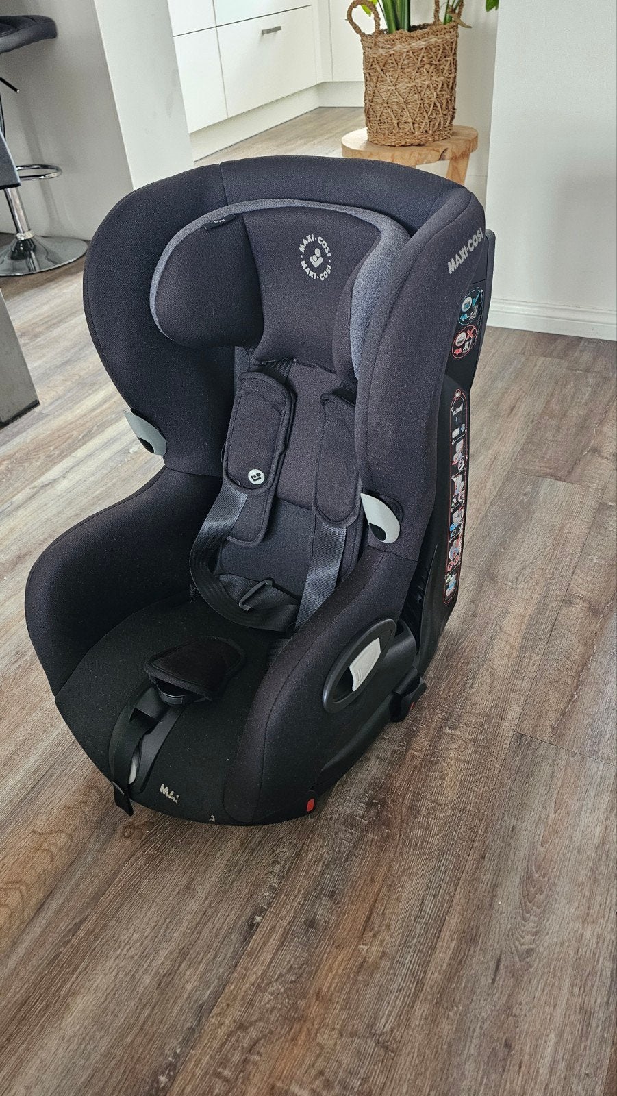 Draaibare autostoel voor peuter - Autogordel bevestiging, Kinderen en Baby's, Autostoeltjes, Ophalen
