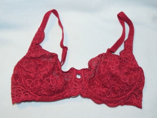 Donkerrode kanten beugel bh Triumph 75B, Triumph, Ophalen of Verzenden, Rood, BH