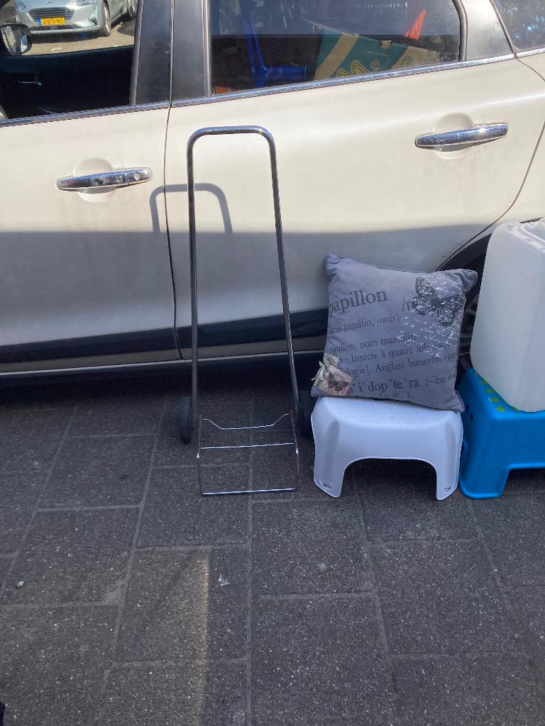 2 Opstapjes  waterkan plus vervoer karretje T.E.A.B., Ophalen, Gebruikt