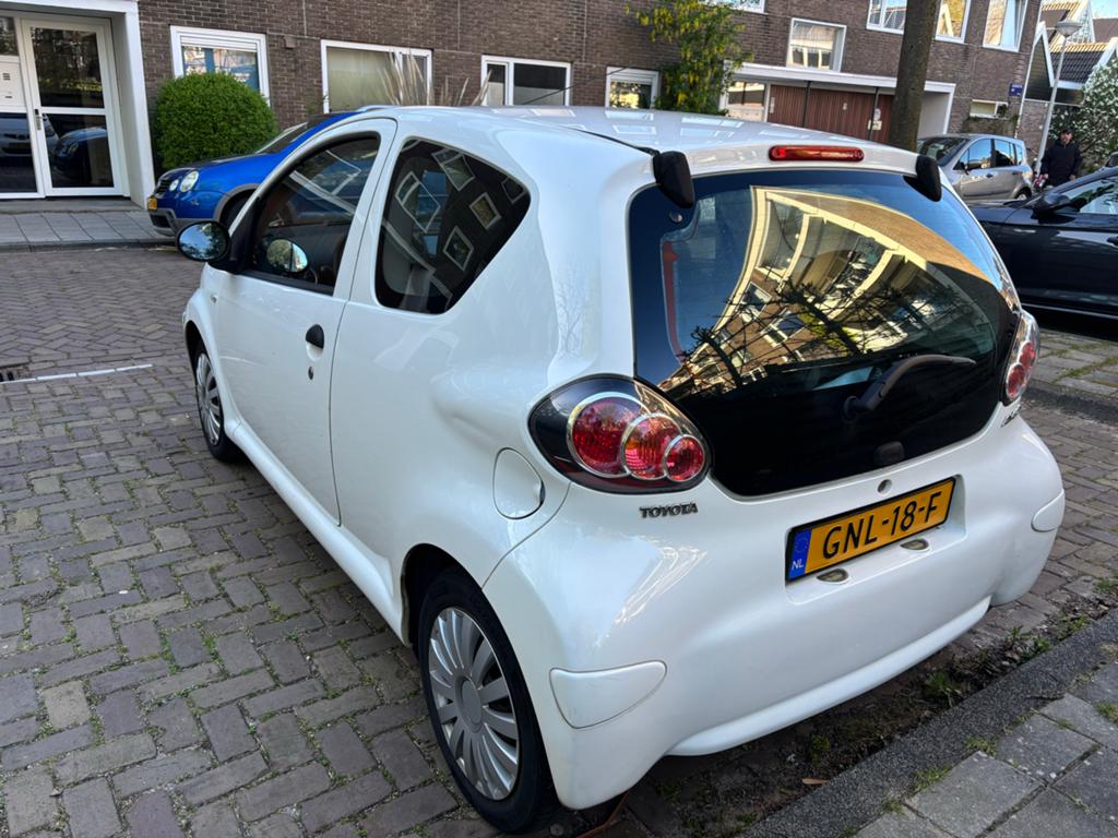Toyota Aygo 1.0 12V Vvt-i 3DRS MMT 2010 Wit, Auto's, Voorwielaandrijving, 4 stoelen, Bedrijf, Handgeschakeld