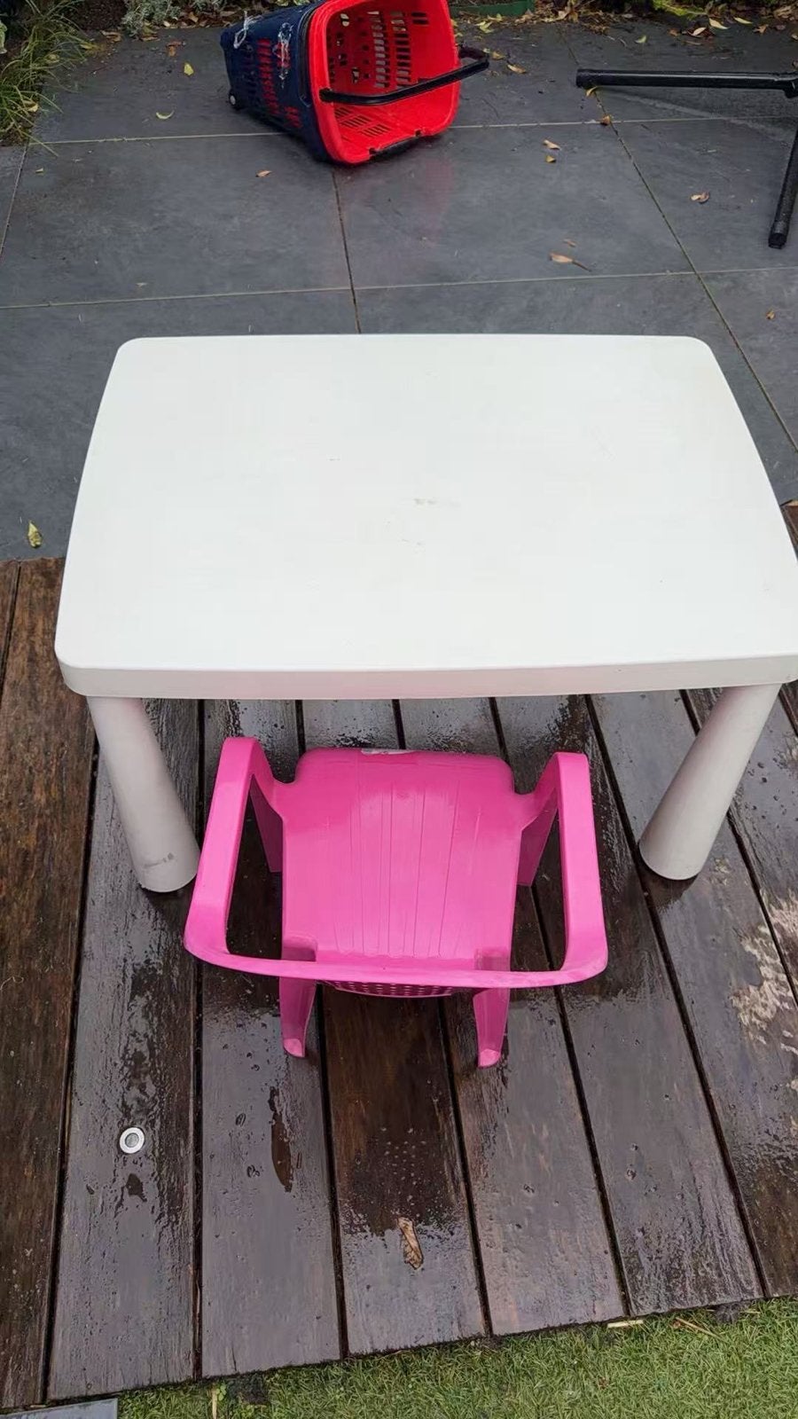 Kinder tuin tafel met stoel, wit en roze, Ophalen, Gebruikt, Tafel(s) en Stoel(en)