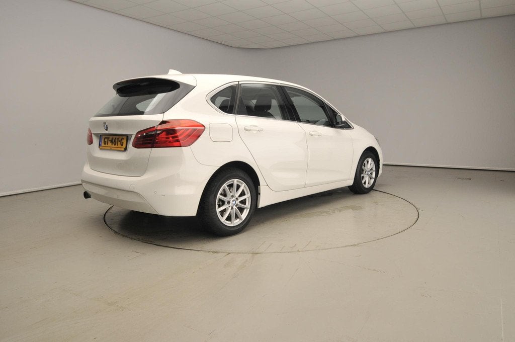 BMW 2 Serie Active Tourer 218i Automaat / Trekhaak / Park as, Gebruikt, Euro 6, Wit, Origineel Nederlands