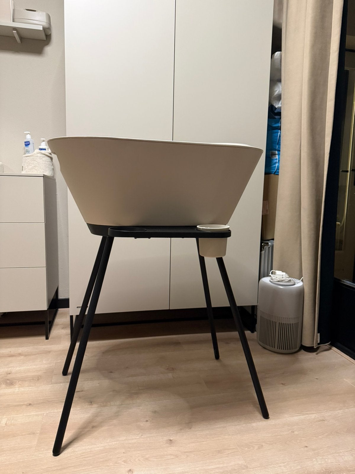 Babybadje we- too oatmeal/ zwart met standaart, Ophalen, Gebruikt, Badje, Overige merken