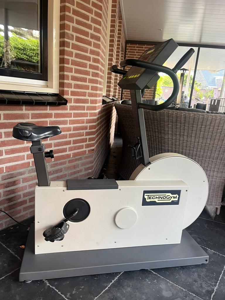 Technogym Bikereace Hometrainer -  gebruikt, Ophalen, Gebruikt, Metaal, Benen