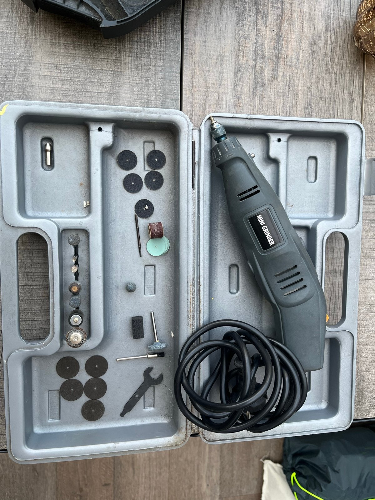 Elektrische mini grinder met toebehoren (Dremel-achtig), Ophalen of Verzenden, Gebruikt, Multitool, Overige merken