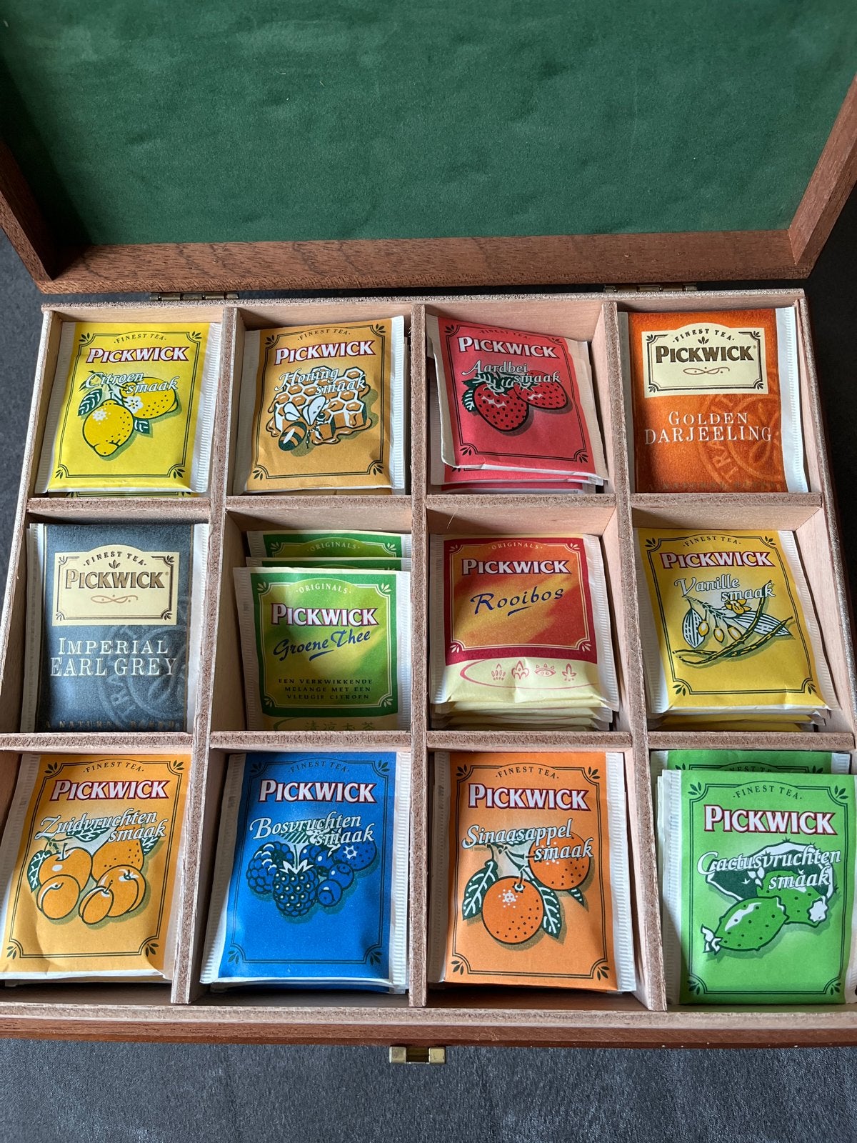 Ouderwetse Pickwick theedoos met thee, Ophalen of Verzenden, Nieuw