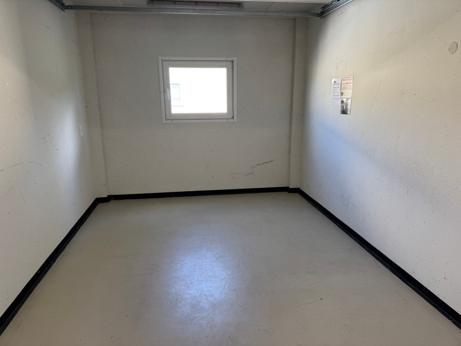 Opslag garage box te huur Den Haag 12m2 24/7 bereikbaar