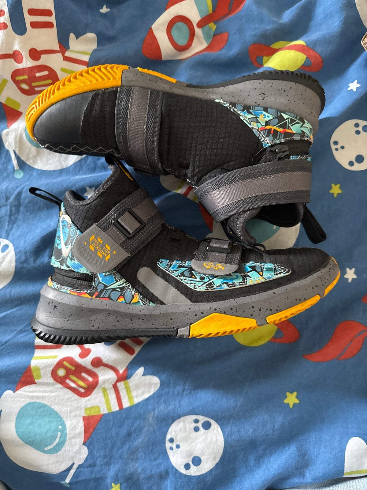 Nike LeBron Witness 5 Basketbalschoenen Maat 38, Ophalen, Gebruikt, Jongen of Meisje, Sportschoenen