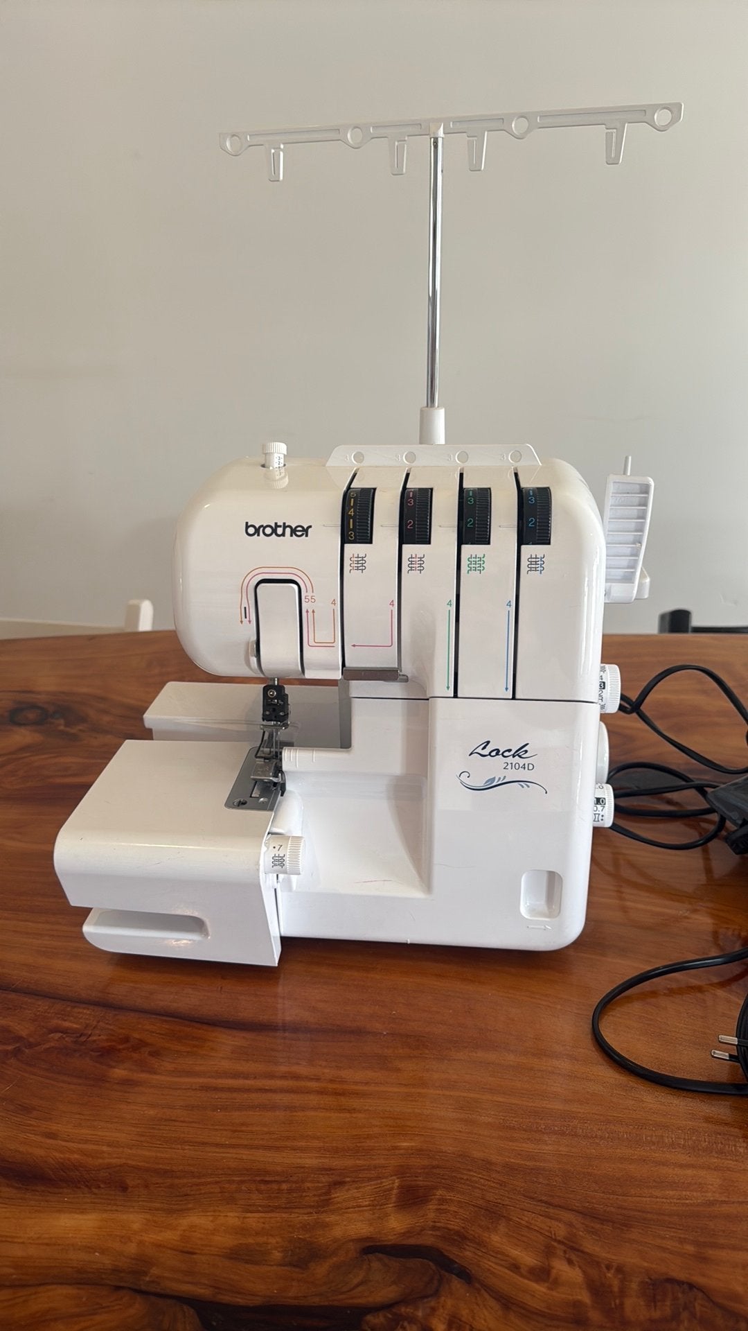 Brother lock 2104D lockmachine, Ophalen, Zo goed als nieuw