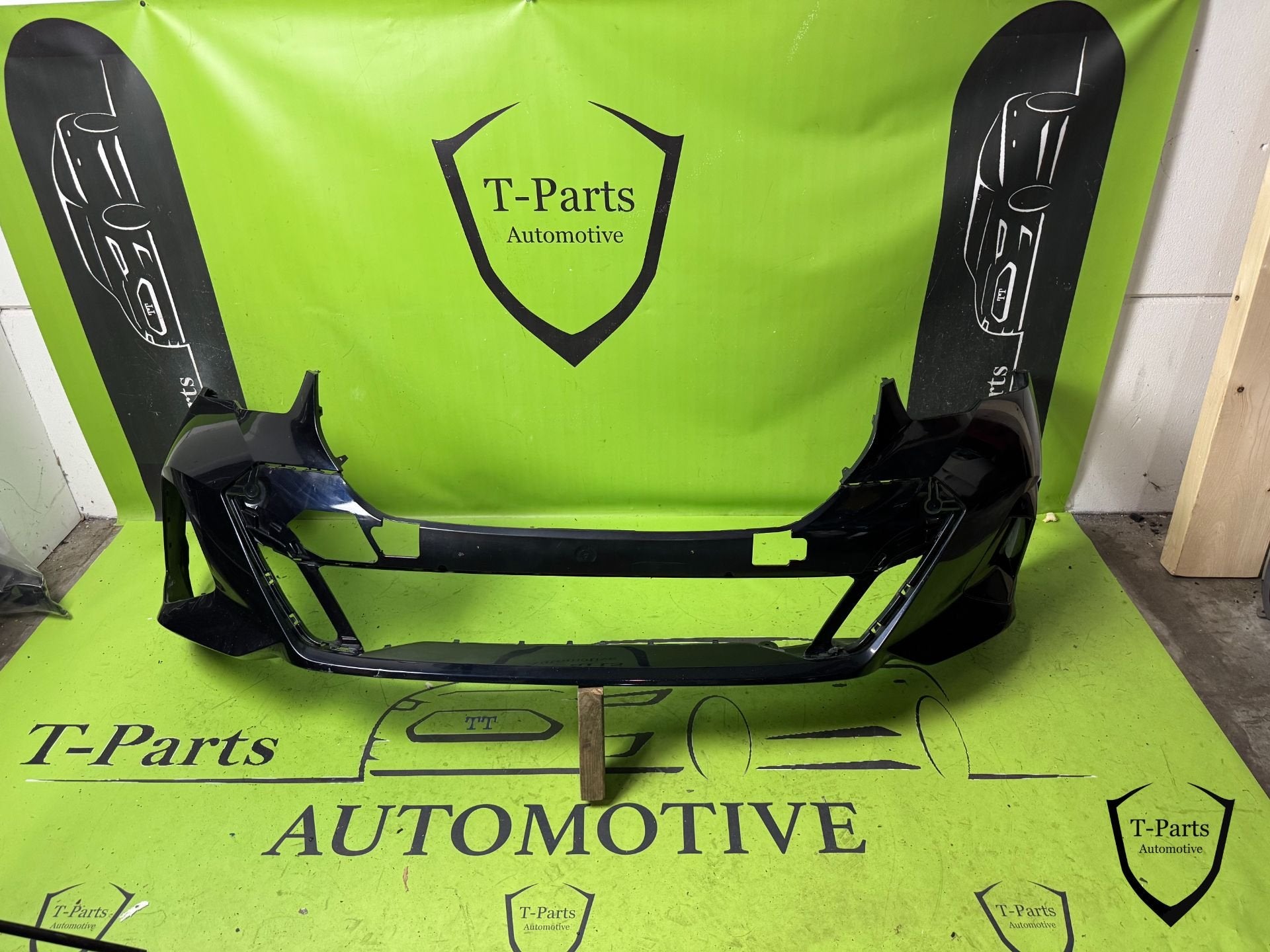 bmw 5 serie G60 voorbumper bumper, Petuelring 130
80788  Munich, DE, Gebruikt, Info@bmw.de, Ophalen of Verzenden