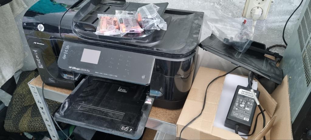 HP Officejet printer en scanner met nieuwe inkt en wifi, Computers en Software, Printers, Kleur printen, Gebruikt, Inkjetprinter
