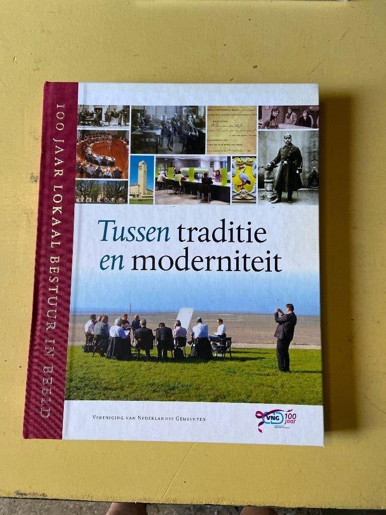 Tussen traditie en moderniteit: 100 jaar lokaal bestuur, Zo goed als nieuw, Politiek en Staatkunde, Nederland, Ophalen of Verzenden